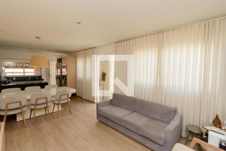 Sala de casa à venda com 4 quartos, 300m² em Araguaia, Belo Horizonte