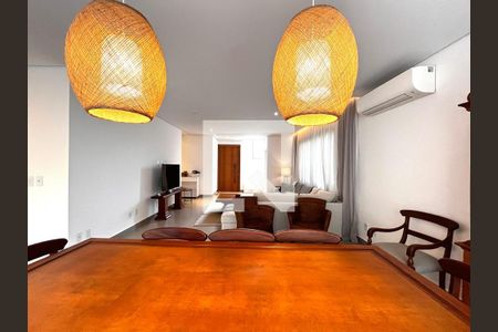 Sala de casa de condomínio para alugar com 3 quartos, 200m² em Vila José Iório, Campinas