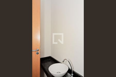 Lavabo de casa à venda com 2 quartos, 120m² em Jardim Monjolo, São Paulo