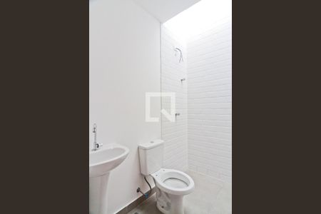 Banheiro da Suíte 1 de casa à venda com 2 quartos, 120m² em Jardim Monjolo, São Paulo