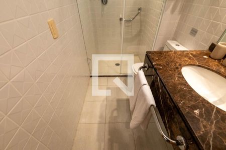 Banheiro de kitnet/studio à venda com 1 quarto, 30m² em Higienópolis, São Paulo