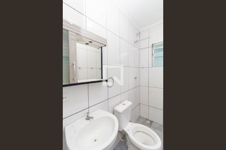 Banheiro de casa para alugar com 1 quarto, 35m² em Parque Savoi City, São Paulo