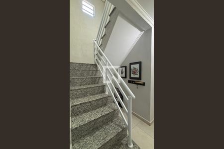 Escada de casa à venda com 4 quartos, 200m² em Jardim Moncoes, Santo André