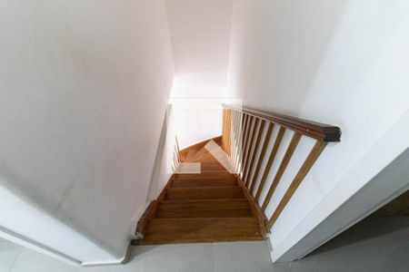 Escada de casa para alugar com 3 quartos, 140m² em Vila Deodoro, São Paulo