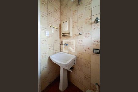 Banheiro de kitnet/studio para alugar com 0 quarto, 27m² em Canto do Forte, Praia Grande