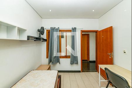 Quarto de casa à venda com 8 quartos, 401m² em Coração Eucarístico, Belo Horizonte
