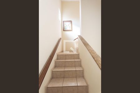 Escada de casa à venda com 4 quartos, 200m² em Vila Dutra, Campinas