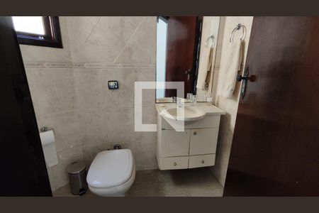 Lavabo de casa para alugar com 3 quartos, 413m² em Jardim das Oliveiras, São Paulo