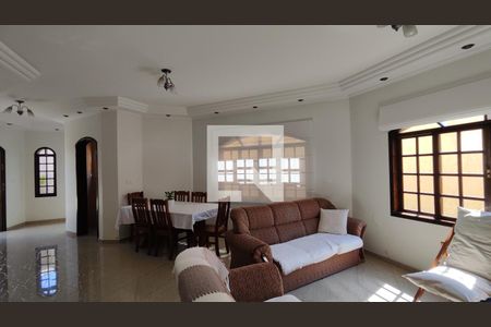 Sala de casa para alugar com 3 quartos, 413m² em Jardim das Oliveiras, São Paulo