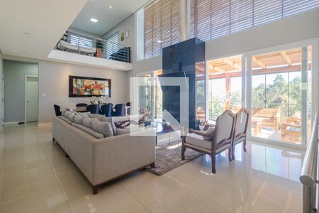 Sala de casa à venda com 3 quartos, 400m² em Teresópolis, Porto Alegre