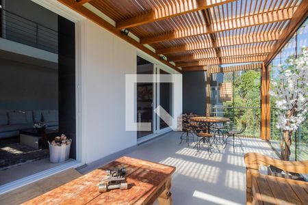 Varanda de casa à venda com 3 quartos, 400m² em Teresópolis, Porto Alegre