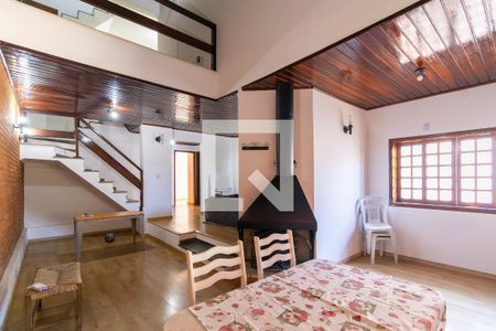 Sala de casa à venda com 4 quartos, 280m² em Cidade Universitária, Campinas