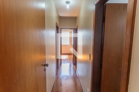 Corredor de apartamento para alugar com 3 quartos, 120m² em Carmo, Belo Horizonte