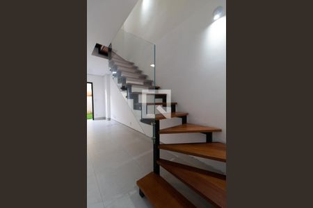 Escada de casa de condomínio à venda com 2 quartos, 79m² em Bairro das Palmeiras, Campinas