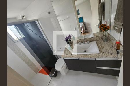 Banheiro de casa de condomínio para alugar com 3 quartos, 122m² em Bom Retiro, Curitiba