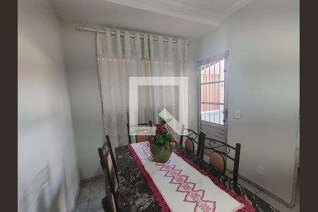 Sala 1 de casa à venda com 4 quartos, 200m² em Carajás, Contagem