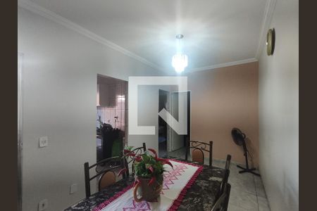 Sala 1 de casa à venda com 4 quartos, 200m² em Carajás, Contagem