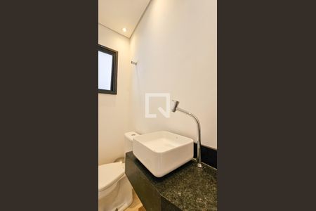 Lavabo de casa de condomínio para alugar com 4 quartos, 460m² em Jardim Prudência, São Paulo