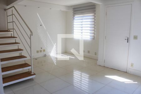 Sala de casa de condomínio para alugar com 3 quartos, 110m² em Jardim Passargada I, Cotia