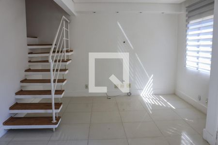 Sala de casa de condomínio para alugar com 3 quartos, 110m² em Jardim Passargada I, Cotia
