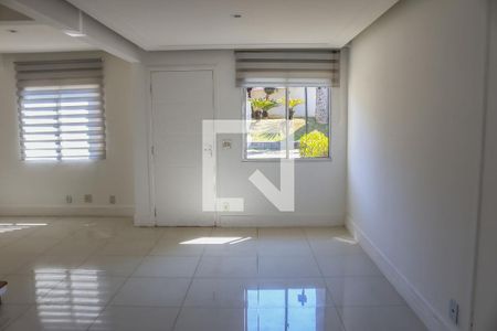 Sala de casa de condomínio para alugar com 3 quartos, 110m² em Jardim Passargada I, Cotia