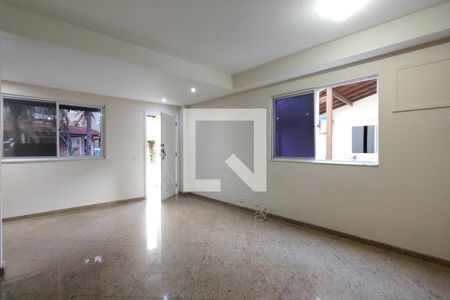 Sala de casa de condomínio à venda com 3 quartos, 103m² em Pechincha, Rio de Janeiro