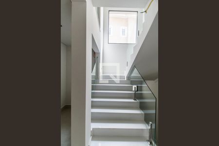 Escada de casa à venda com 4 quartos, 557m² em Residencial Quatro (Alphaville), Santana de Parnaíba