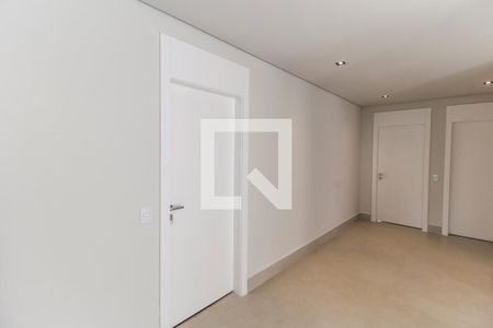 Corredor de casa à venda com 4 quartos, 557m² em Residencial Quatro (Alphaville), Santana de Parnaíba