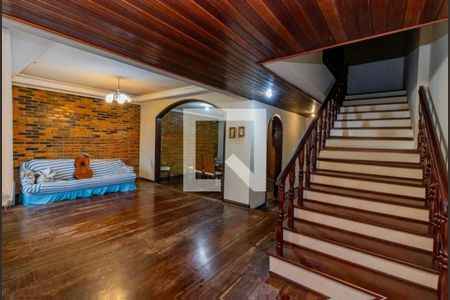 Escada de casa à venda com 3 quartos, 308m² em Espírito Santo, Porto Alegre