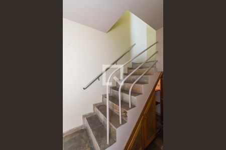 Sala do 2º andar - Acesso ao terraço de casa para alugar com 2 quartos, 210m² em Vila da Penha, Rio de Janeiro