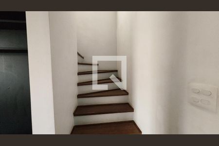 Escada de casa de condomínio à venda com 3 quartos, 110m² em Jardim Shangai, Jundiaí