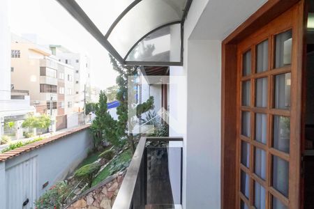 Varanda da sala 1 de casa para alugar com 5 quartos, 360m² em Dona Clara, Belo Horizonte