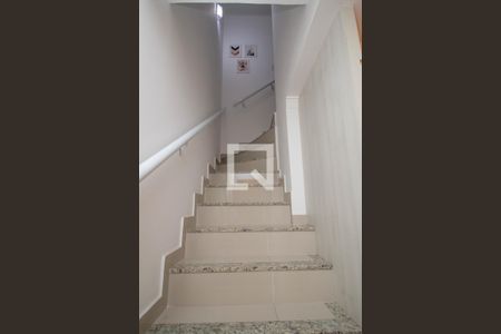 Escada de casa de condomínio à venda com 2 quartos, 70m² em Vila Santa Edwiges, São Paulo