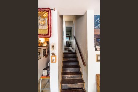 Escada de casa de condomínio à venda com 4 quartos, 320m² em Residencial Tres (alphaville), Santana de Parnaíba