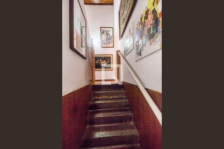 Escada de casa de condomínio à venda com 3 quartos, 250m² em Residencial Tres (alphaville), Santana de Parnaíba