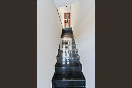 Escada de casa à venda com 3 quartos, 150m² em São Domingos, São Paulo