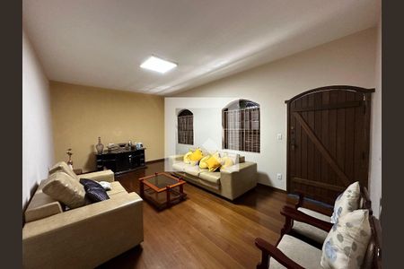 Casa para alugar com 4 quartos, 360m² em Alto Caiçaras, Belo Horizonte