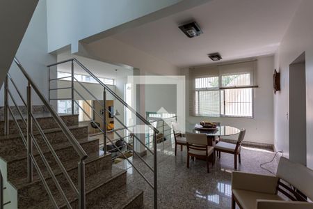 Sala de casa à venda com 5 quartos, 480m² em Santa Tereza, Belo Horizonte