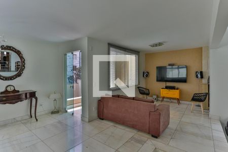 Sala de casa à venda com 5 quartos, 480m² em Santa Tereza, Belo Horizonte