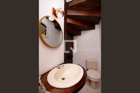 Banheiro de casa de condomínio para alugar com 3 quartos, 200m² em Cristal, Porto Alegre