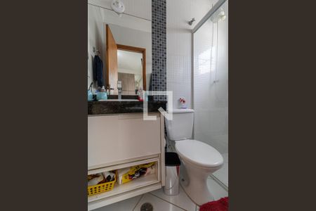 Banheiro Suíte 1 de casa de condomínio à venda com 2 quartos, 70m² em Vila Dalila, São Paulo