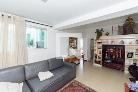 Sala de casa à venda com 3 quartos, 385m² em Monte Castelo, Contagem