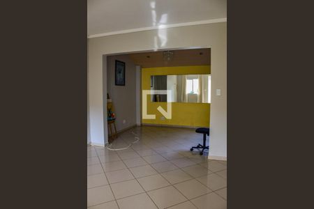 Sala de casa de condomínio para alugar com 2 quartos, 80m² em Cemucam, Cotia
