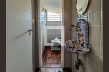 Lavabo de casa para alugar com 6 quartos, 600m² em Caxingui, São Paulo