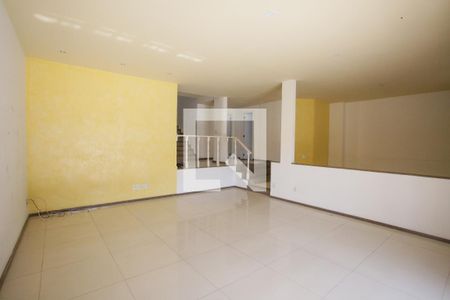 Sala de casa de condomínio para alugar com 7 quartos, 510m² em Anil, Rio de Janeiro