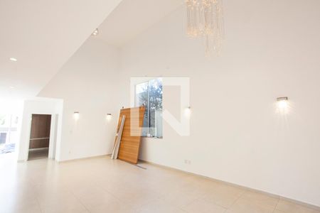 Sala de casa de condomínio para alugar com 4 quartos, 310m² em Nova Uberlândia, Uberlândia