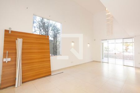 Sala de casa de condomínio para alugar com 4 quartos, 310m² em Nova Uberlândia, Uberlândia