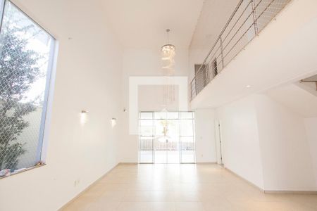 Sala de casa de condomínio para alugar com 4 quartos, 310m² em Nova Uberlândia, Uberlândia