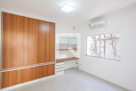 Escritório de casa de condomínio para alugar com 4 quartos, 310m² em Nova Uberlândia, Uberlândia