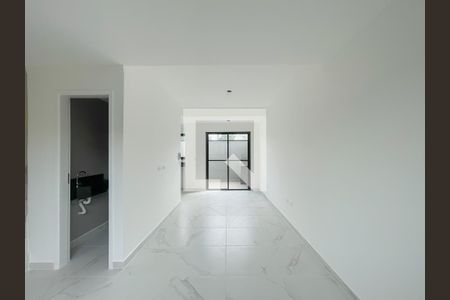 Sala de casa de condomínio à venda com 2 quartos, 67m² em Vila Osasco, Osasco